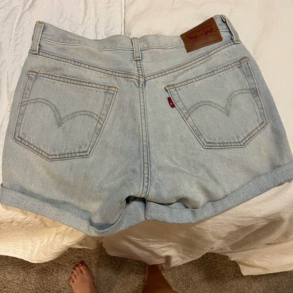 Levi shorts size 27